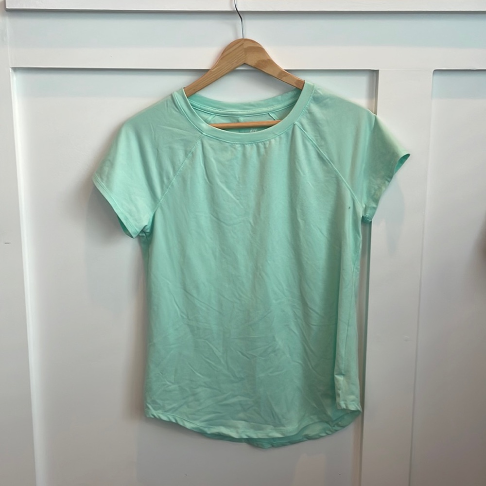 Mint green short sleeve workout shirt sz S
